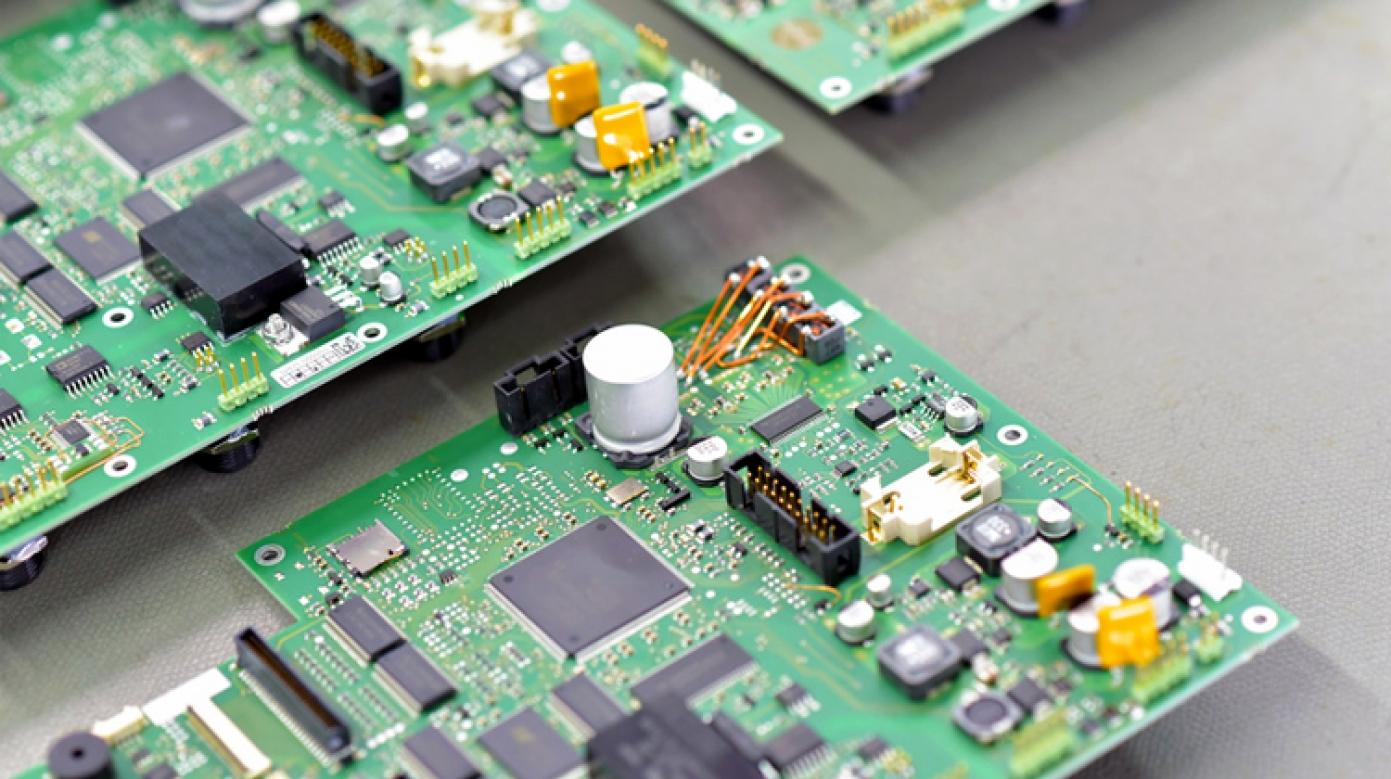 © industrieblick fotolia.com #204202527 Leiterplatten-Verpackungen